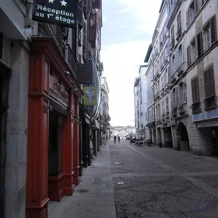 Des Arceaux Hotel