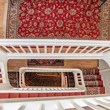 Des Arceaux Hotel