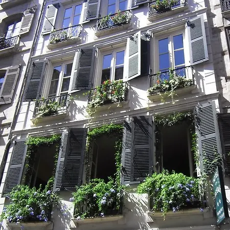 Des Arceaux Hotel