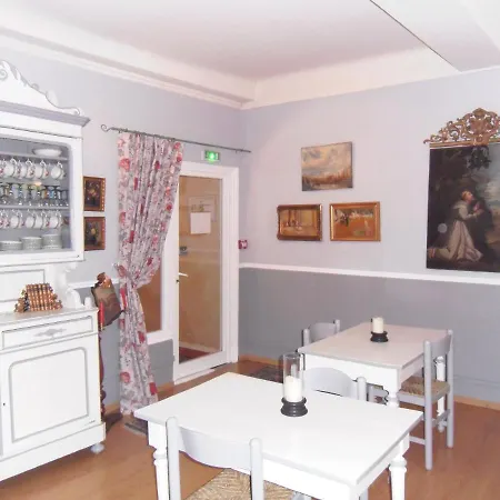 Des Arceaux Hotel