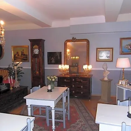 Des Arceaux Hotel