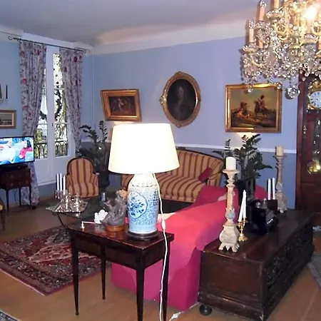 Hotel Des Arceaux 2*