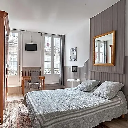 Hotel Des Arceaux 2*