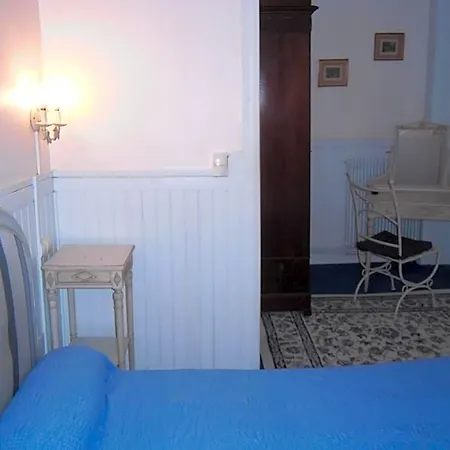 Hotel Des Arceaux 2*