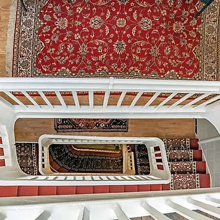 Des Arceaux Hotel