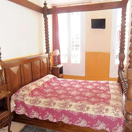 Des Arceaux Hotel