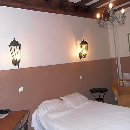 Hotel Des Arceaux 2*