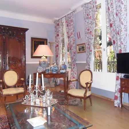 Des Arceaux Hotel